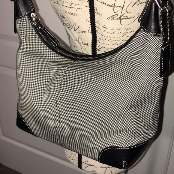 COACH BLACK LEATHER AND JACQUARD HOBO BAG - Picture 2 of 7